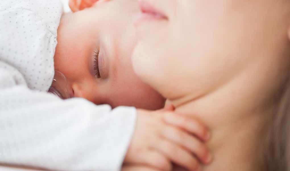 Små barn har högre halter bromerade flamskyddsmedel jämfört med deras mammor