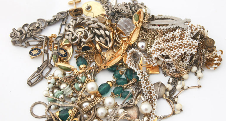 Oäkta smycken kan innehålla tungmetaller