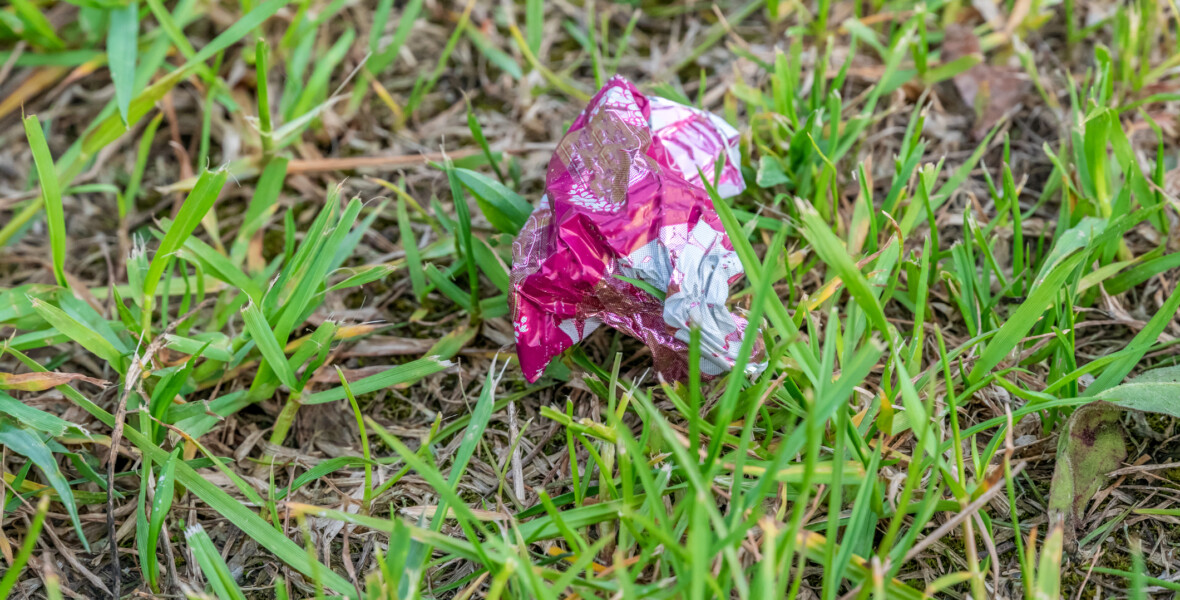 Godispapper på gräsmatta
