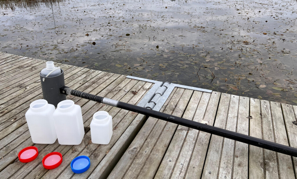 Vattenprover på brygga