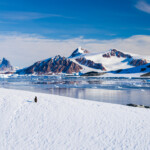 Vy över berg och snö