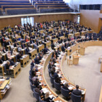 Översiktsbild av plenisalen under en omröstning i riksdagen
