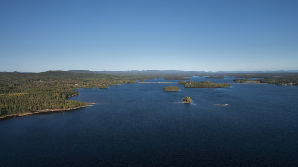 Vy över sjö
