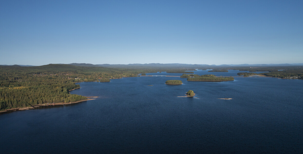 Vy över sjö